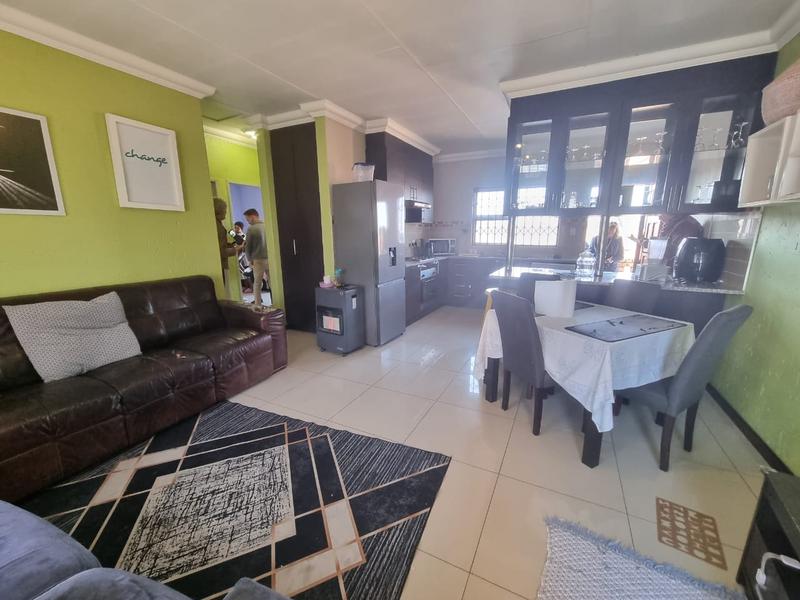 2 Bedroom Property for Sale in Brackendowns Gauteng