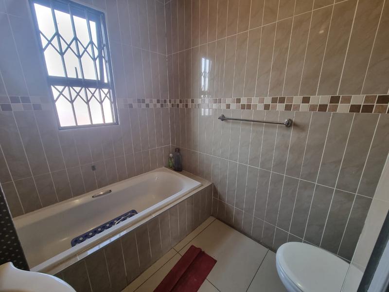 2 Bedroom Property for Sale in Brackendowns Gauteng