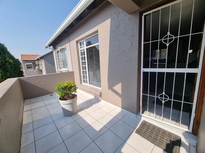 2 Bedroom Property for Sale in Brackendowns Gauteng