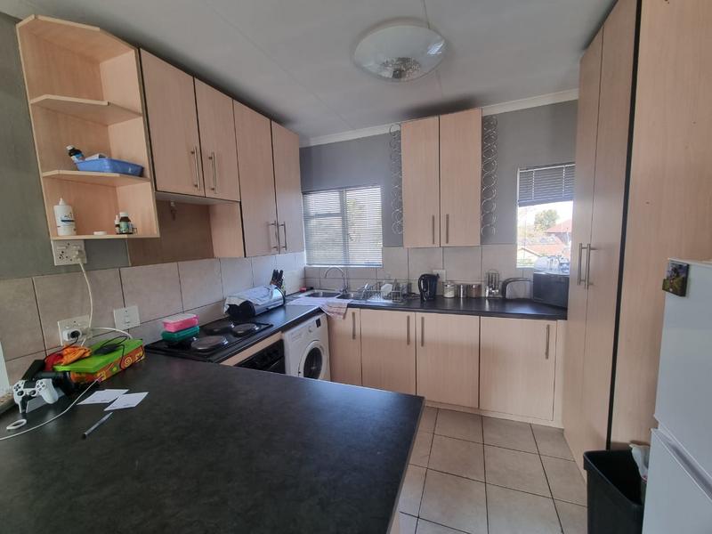 2 Bedroom Property for Sale in Brackendowns Gauteng