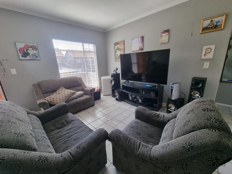 2 Bedroom Property for Sale in Brackendowns Gauteng