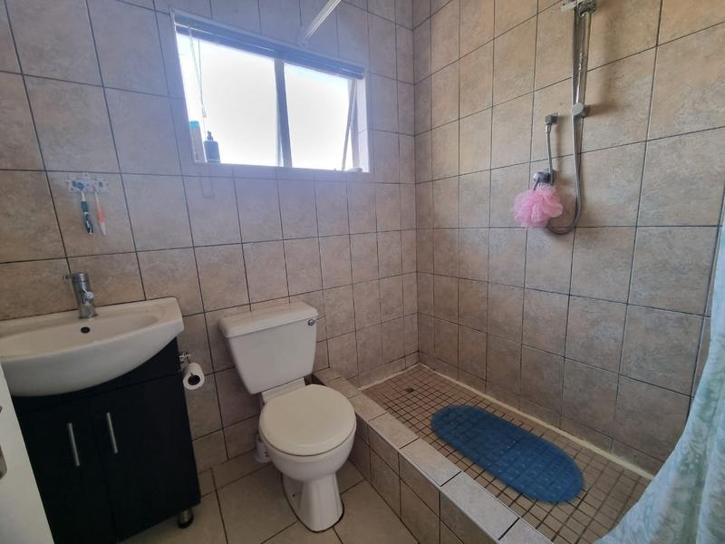 2 Bedroom Property for Sale in Brackendowns Gauteng