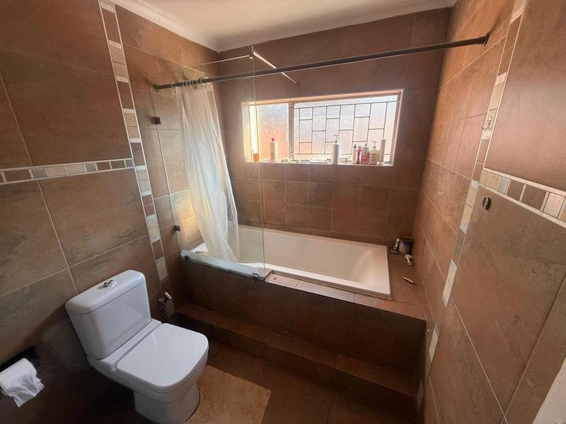 4 Bedroom Property for Sale in Waterkloof Glen Gauteng