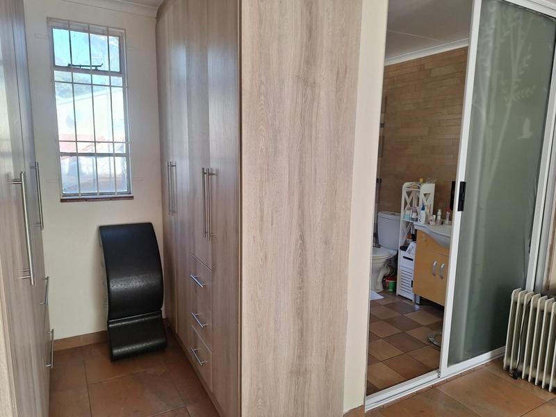 4 Bedroom Property for Sale in Waterkloof Glen Gauteng
