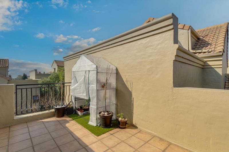 1 Bedroom Property for Sale in Lonehill Gauteng