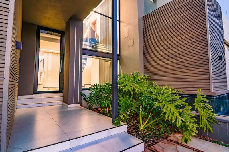 6 Bedroom Property for Sale in Copperleaf Estate Gauteng