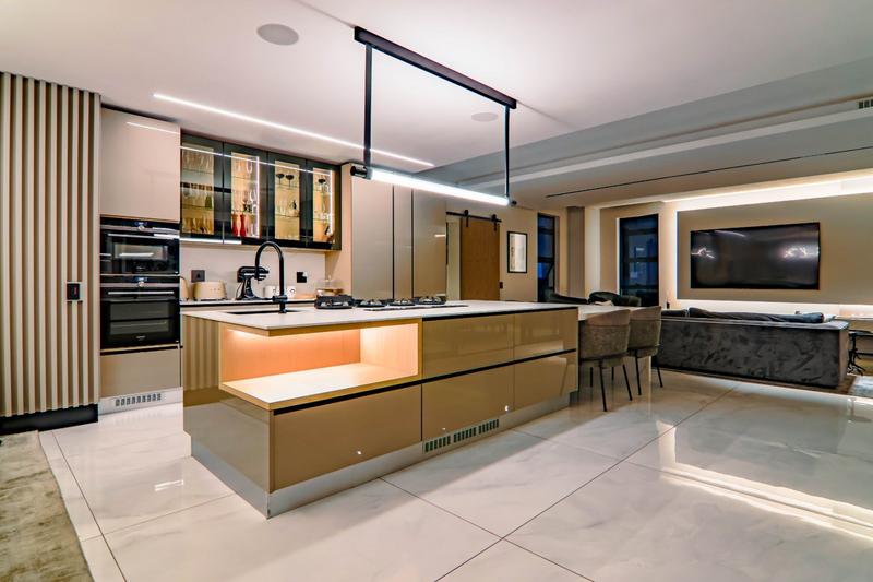6 Bedroom Property for Sale in Copperleaf Estate Gauteng
