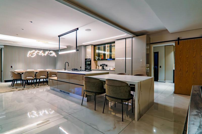 6 Bedroom Property for Sale in Copperleaf Estate Gauteng