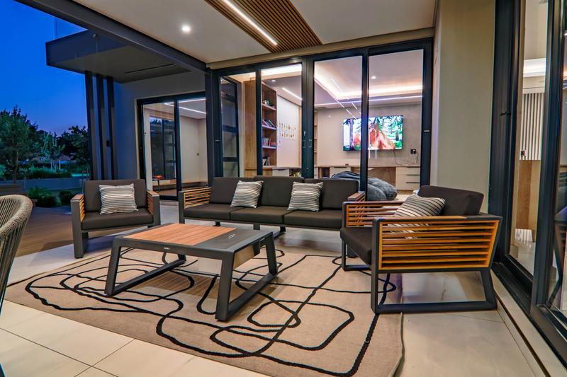 6 Bedroom Property for Sale in Copperleaf Estate Gauteng