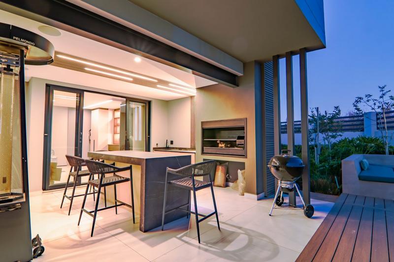 6 Bedroom Property for Sale in Copperleaf Estate Gauteng