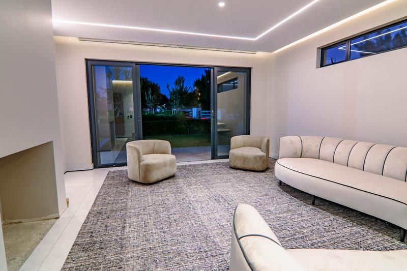 6 Bedroom Property for Sale in Copperleaf Estate Gauteng