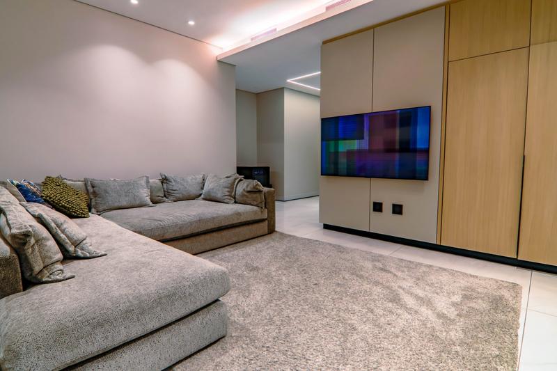 6 Bedroom Property for Sale in Copperleaf Estate Gauteng