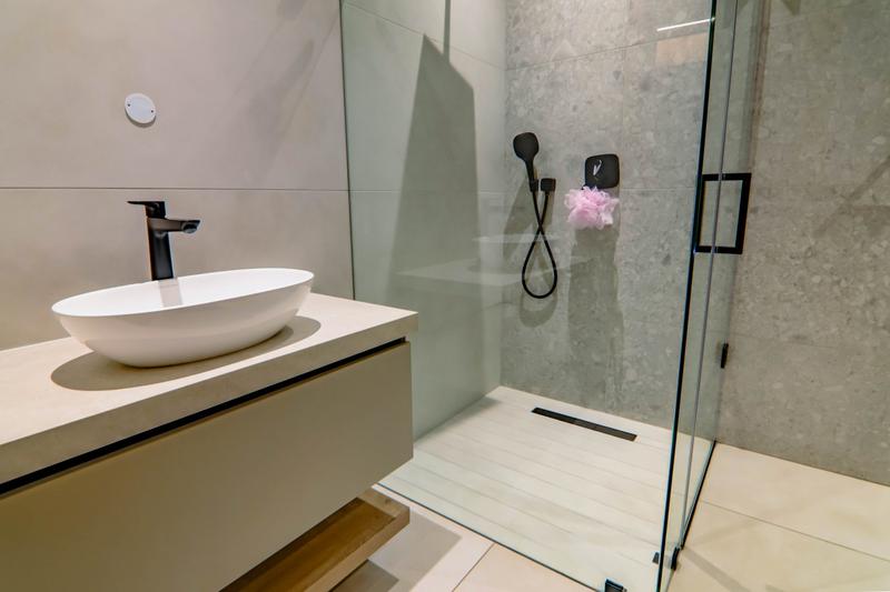 6 Bedroom Property for Sale in Copperleaf Estate Gauteng