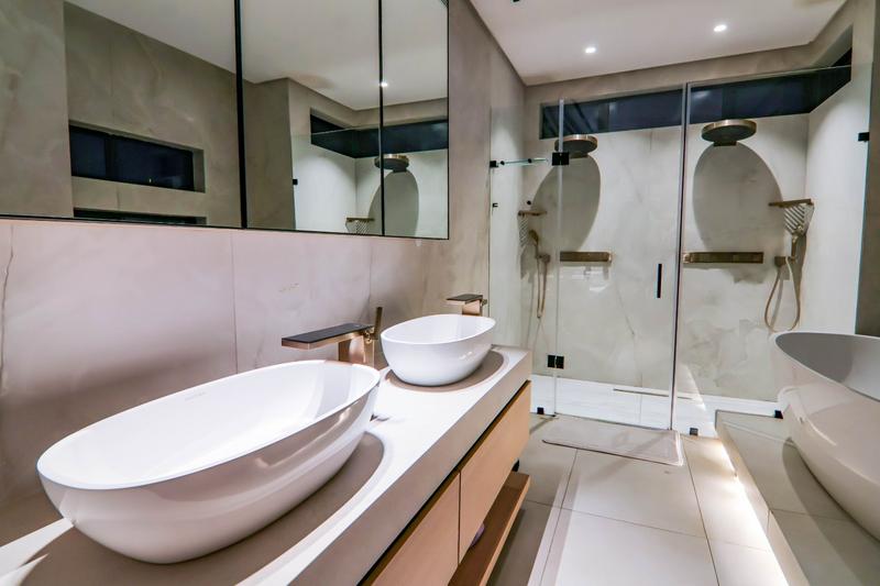 6 Bedroom Property for Sale in Copperleaf Estate Gauteng