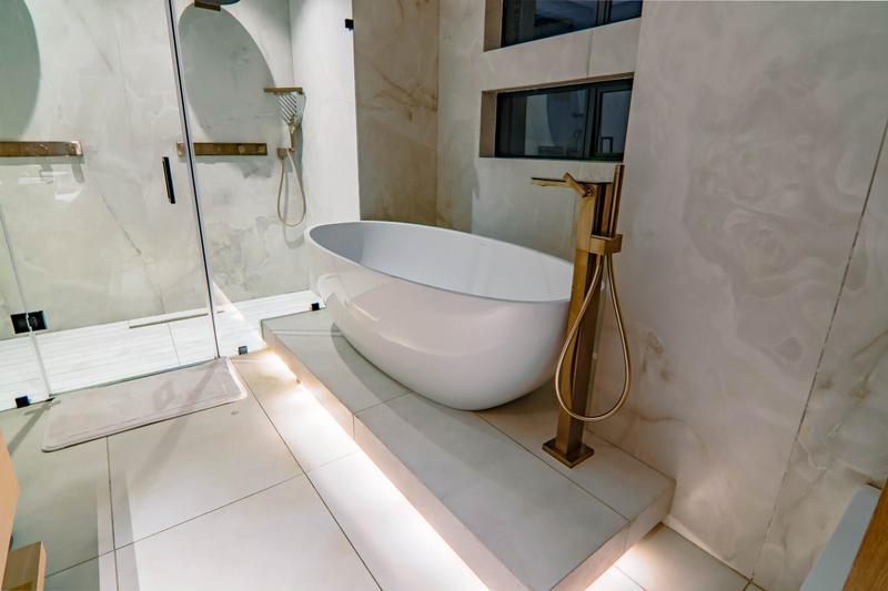 6 Bedroom Property for Sale in Copperleaf Estate Gauteng