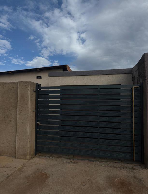 5 Bedroom Property for Sale in Molapo Gauteng