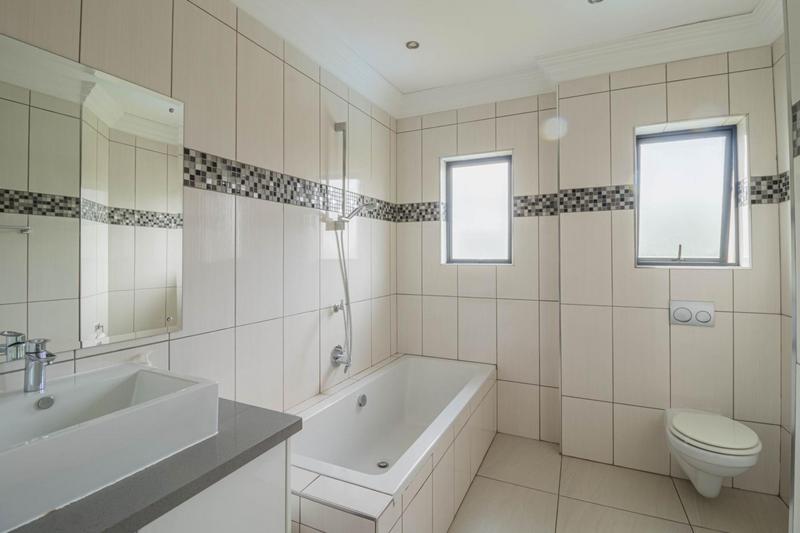 5 Bedroom Property for Sale in Midstream Ridge Gauteng