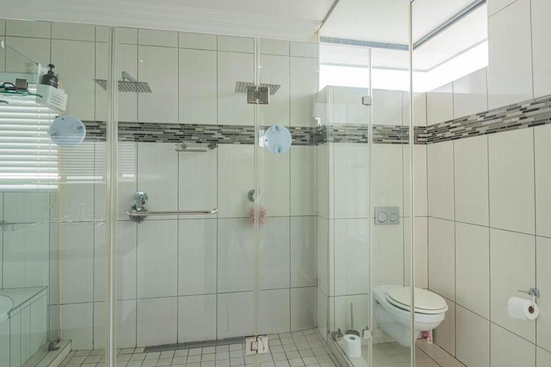 5 Bedroom Property for Sale in Midstream Ridge Gauteng