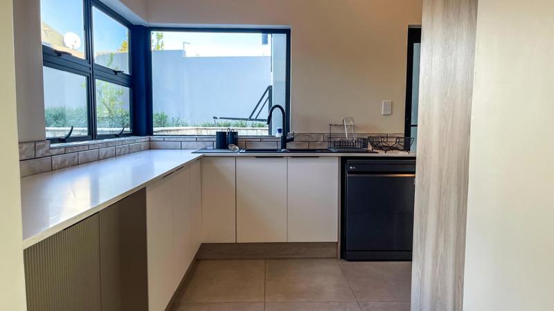 5 Bedroom Property for Sale in Midstream Heights Gauteng