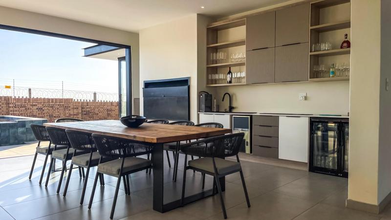 5 Bedroom Property for Sale in Midstream Heights Gauteng