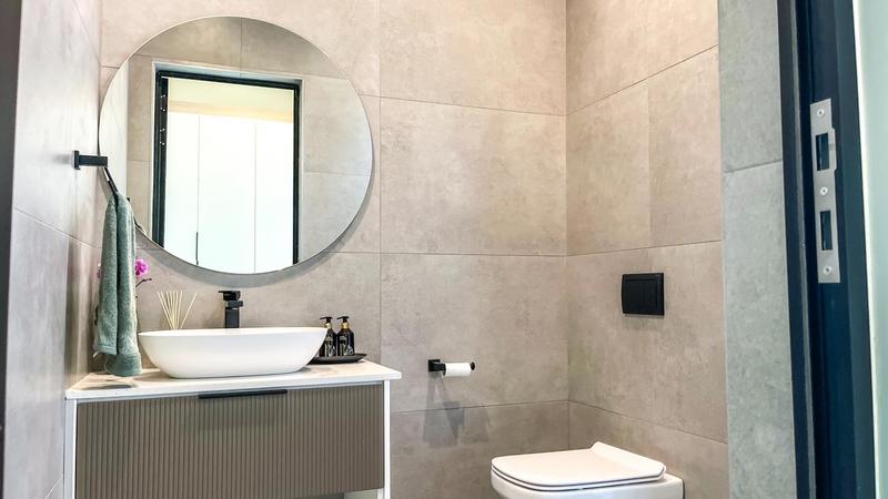 5 Bedroom Property for Sale in Midstream Heights Gauteng