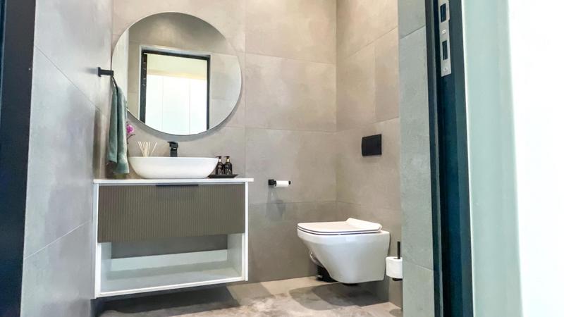 5 Bedroom Property for Sale in Midstream Heights Gauteng