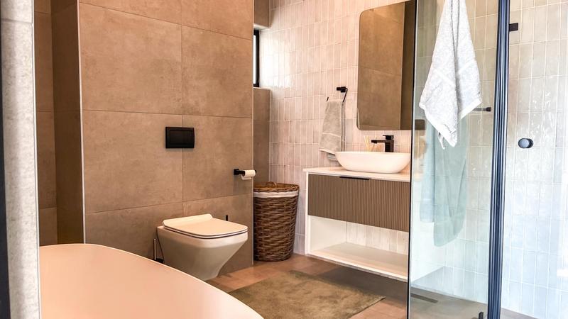 5 Bedroom Property for Sale in Midstream Heights Gauteng