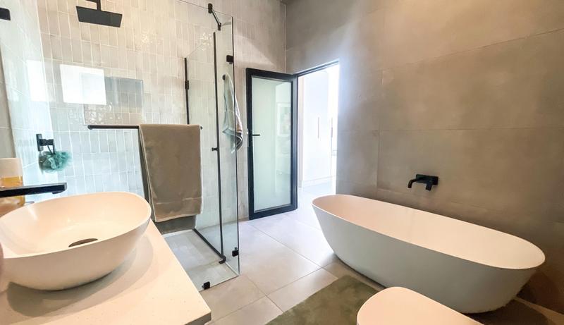 5 Bedroom Property for Sale in Midstream Heights Gauteng
