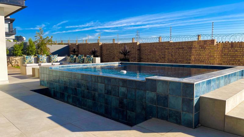5 Bedroom Property for Sale in Midstream Heights Gauteng