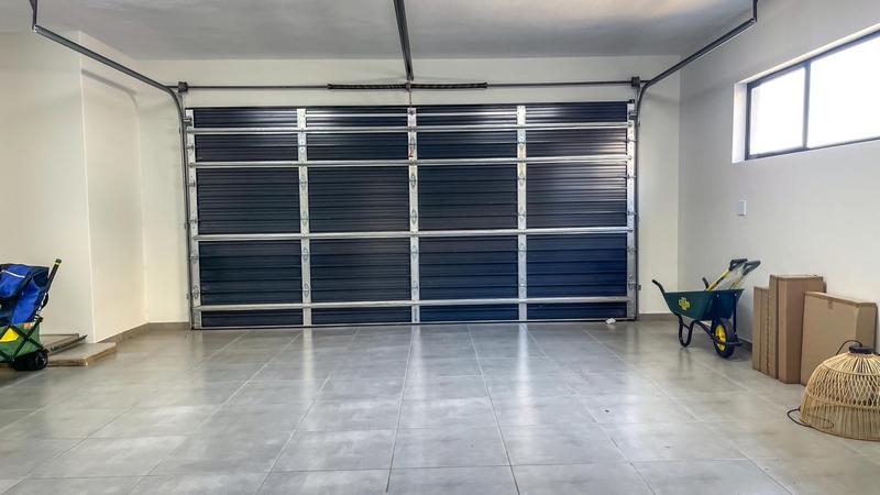 5 Bedroom Property for Sale in Midstream Heights Gauteng
