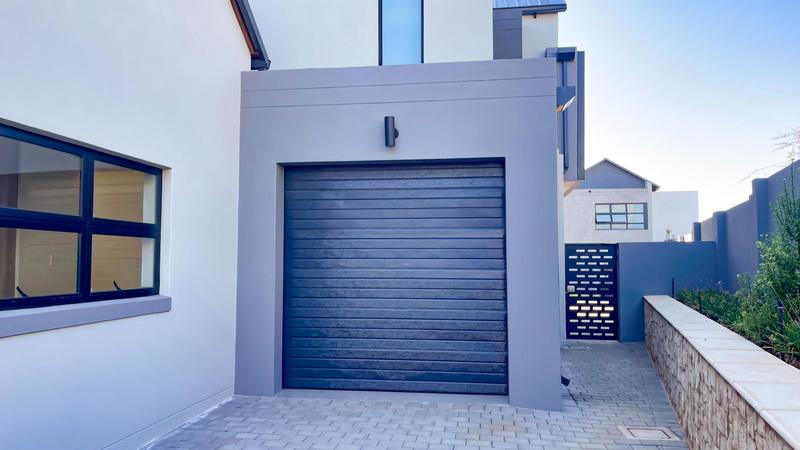 5 Bedroom Property for Sale in Midstream Heights Gauteng