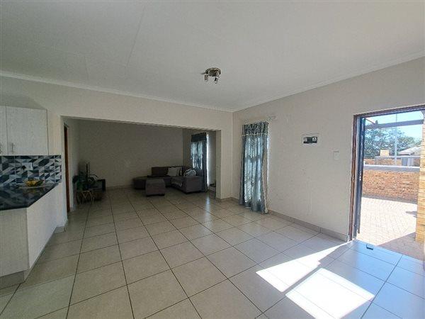 4 Bedroom Property for Sale in Roseacre Gauteng