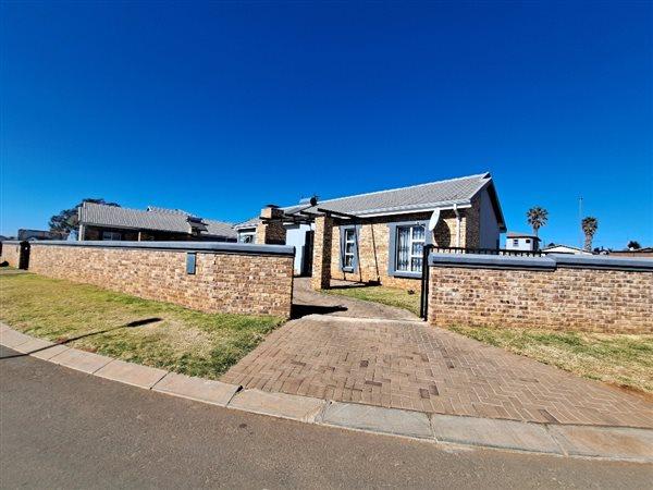 4 Bedroom Property for Sale in Roseacre Gauteng