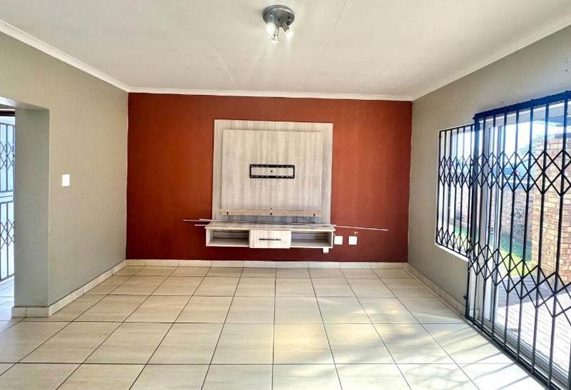 3 Bedroom Property for Sale in Roseacre Gauteng