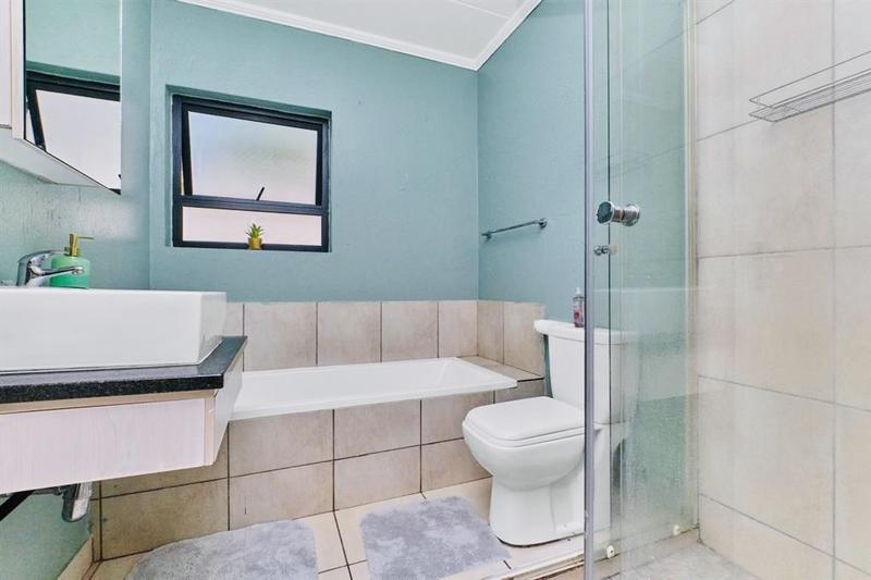 To Let 3 Bedroom Property for Rent in Beverley Gauteng
