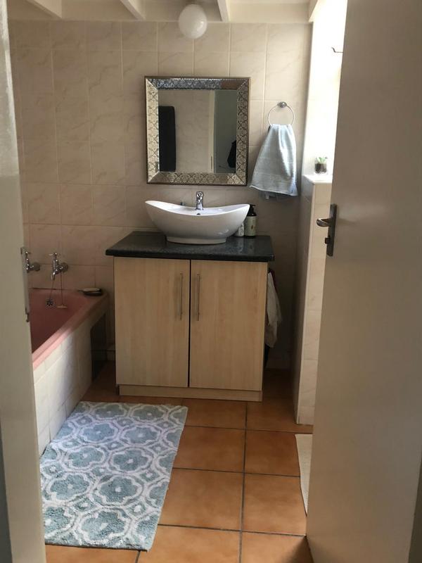 To Let 2 Bedroom Property for Rent in Senderwood Gauteng