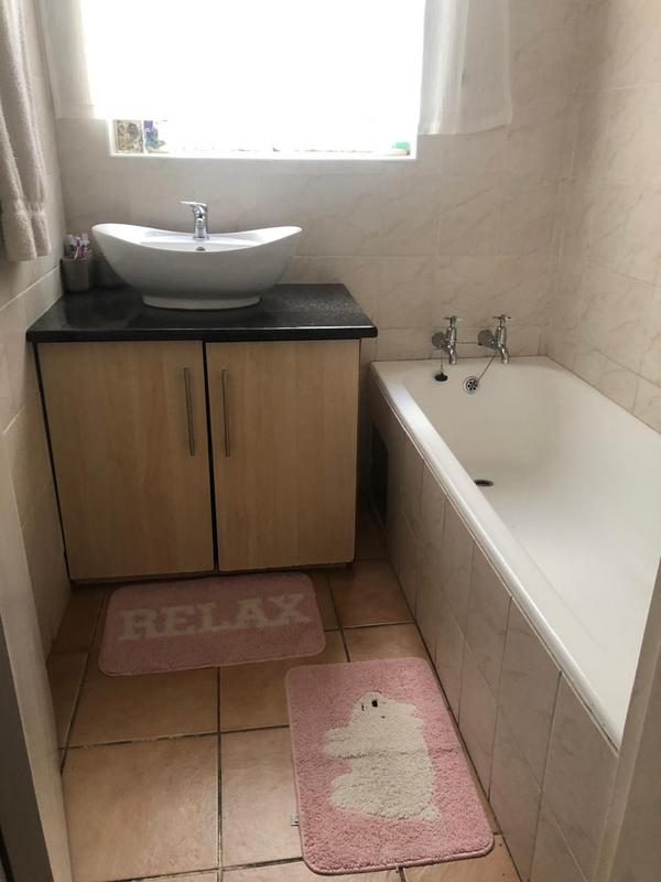 To Let 2 Bedroom Property for Rent in Senderwood Gauteng