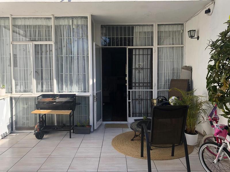 To Let 2 Bedroom Property for Rent in Senderwood Gauteng