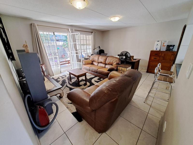 To Let 2 Bedroom Property for Rent in Faerie Glen Gauteng