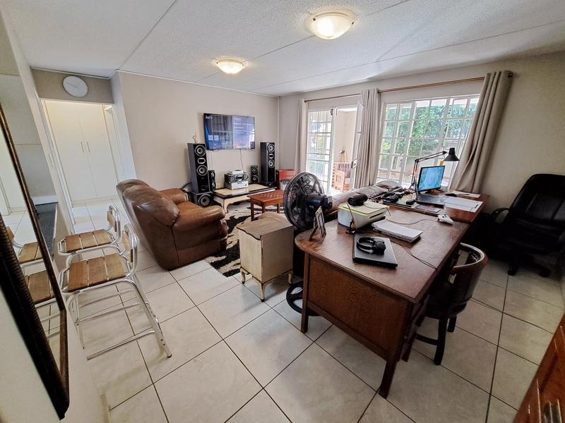 To Let 2 Bedroom Property for Rent in Faerie Glen Gauteng