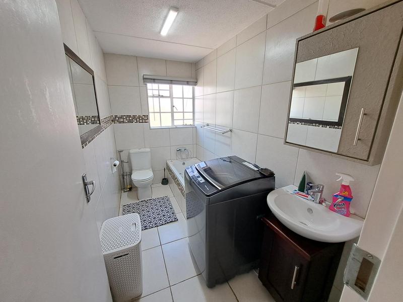 To Let 2 Bedroom Property for Rent in Faerie Glen Gauteng