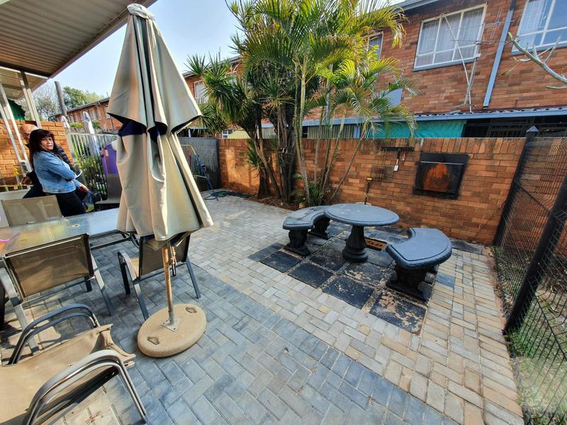 2 Bedroom Property for Sale in Dorandia Gauteng