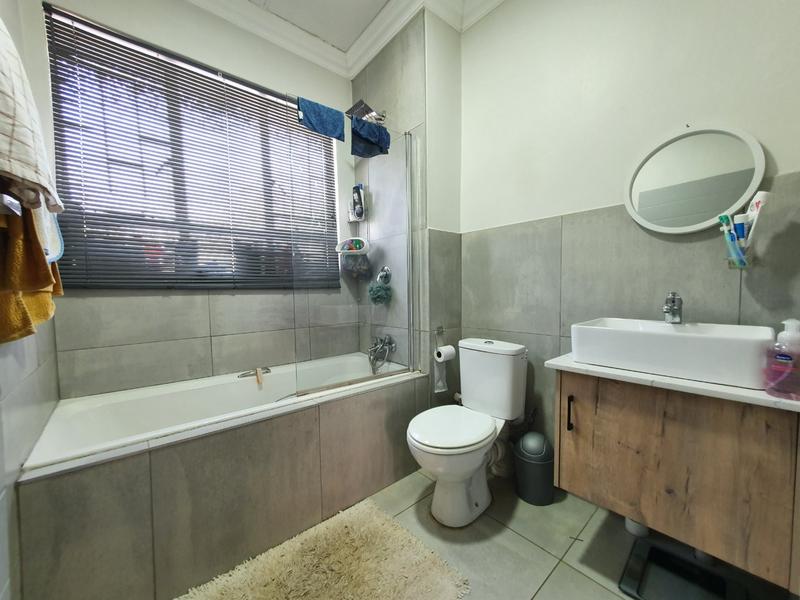 2 Bedroom Property for Sale in Dorandia Gauteng