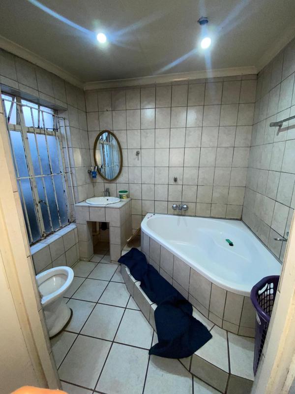 To Let 3 Bedroom Property for Rent in Bezuidenhout Valley Gauteng