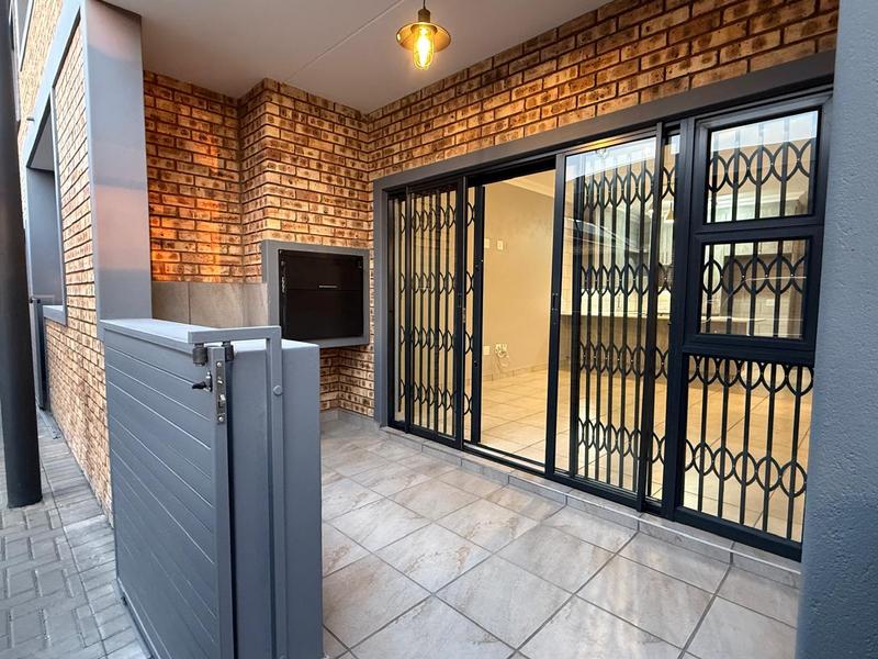 2 Bedroom Property for Sale in Kenmare Gauteng