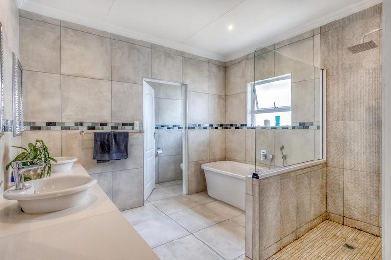 5 Bedroom Property for Sale in Country View Estate Gauteng