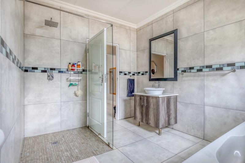 5 Bedroom Property for Sale in Country View Estate Gauteng