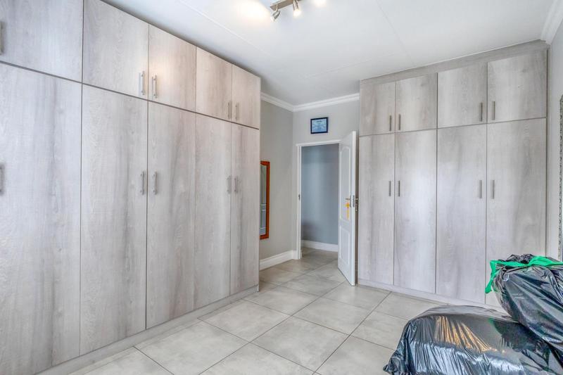5 Bedroom Property for Sale in Country View Estate Gauteng