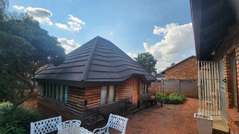 2 Bedroom Property for Sale in Doornpoort Gauteng