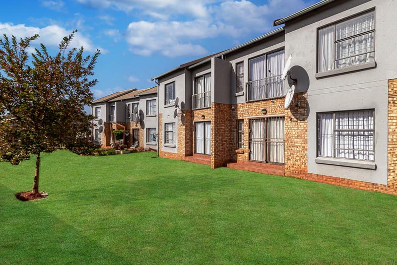 2 Bedroom Property for Sale in Noordheuwel Gauteng